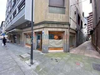 Local Comercial  Kale nagusia. Céntrico local, muy bien ubicado con grandes escaparates, ideal