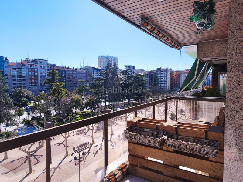 Foto df436ee5-da13-481f-a597-3c300f7095e0. Piso  con terraza y vistas al espolón, centro . en Logroño