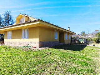 Casa a Lardero. Preciosa casa independiente en una exclusiva urbanización.