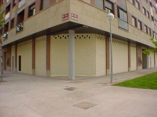 Location Local commercial  Logroño - tirso de molina. Local en esquina para acondicionar.   con doble salida de humos,