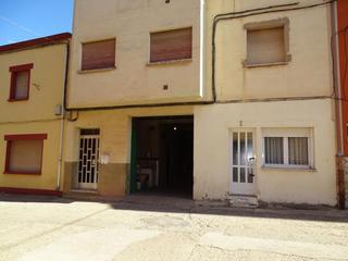 Àtic a Villamediana de Iregua. Venta de casa en villamediana con garaje, bodega y amplias terra