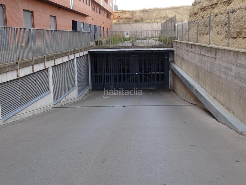 Foto 4a065d52-67d4-46df-a0d6-560c3b1e3e90. Parking coche garaje en venta en zona valdegastea en Logroño