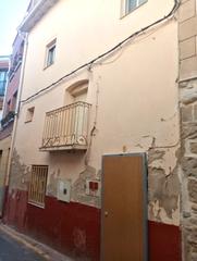 Casa en Alberite. Vivienda con patio en el centro de alberite. ubicada en un solar