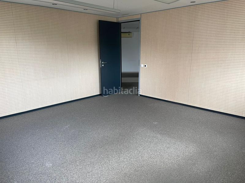 Foto a6a9cd1a-567c-485a-b8c1-f1206b438870. Oficina excelente oficinas en Los Lirios en Los Lirios Logroño