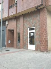 Miete Geschäftsraum in Oyón / Oion. 3 locales juntos o por separado en alquiler