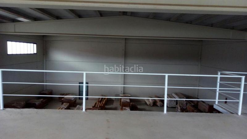 Foto 1b42fa4d-4744-407d-893b-15fcaae95846. Nave industrial nave en alquiler de 665 m, con una entreplanta de 130 m. la propiedad incluye un muelle de carga y descarga apto para en Fuenmayor