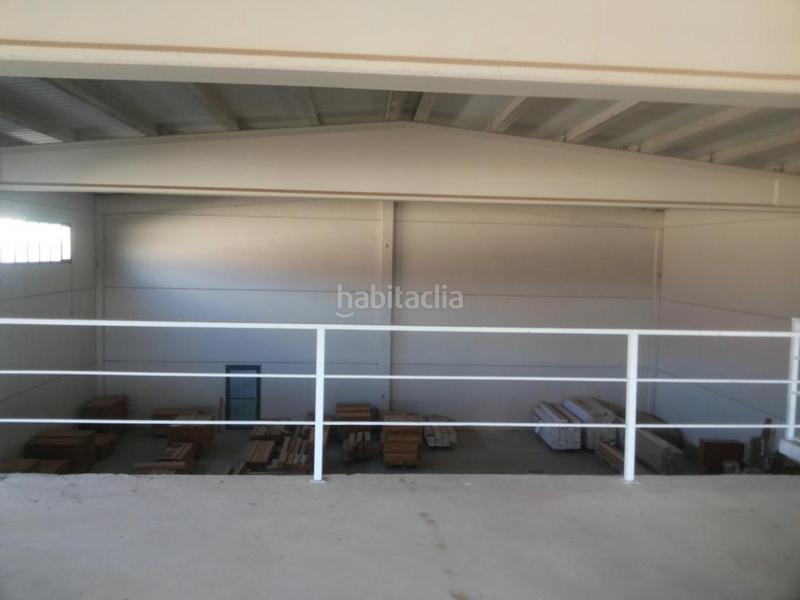 Foto 423f078a-96ae-45ed-8e3c-e3b7ed845684. Nave industrial nave en alquiler de 665 m, con una entreplanta de 130 m. la propiedad incluye un muelle de carga y descarga apto para en Fuenmayor