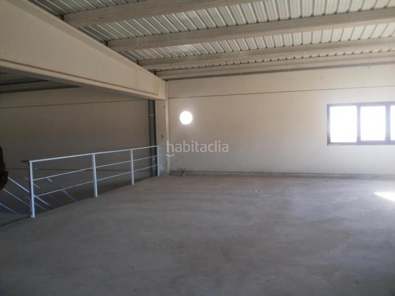 Foto 656aad2f-8ab5-4c78-8453-5b2c43aa87b0. Nave industrial nave en alquiler de 665 m, con una entreplanta de 130 m. la propiedad incluye un muelle de carga y descarga apto para en Fuenmayor