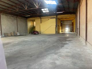 Lloguer Nau industrial a Navarrete. Se ofrece una amplia nave industrial en alquiler ubicada en nava