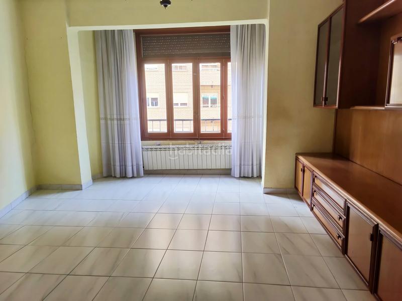 Foto 1584d63e-ee7f-48ec-8679-3a2f6d99056d. Piso  de 3 habitaciones en venta en el centro en Logroño