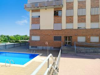Pis a La Portalada - Varea. Piso en varea, logroño. con garaje, trastero y merendero.