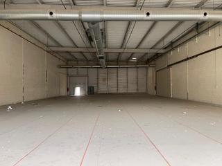 Nau industrial  Viana - parque comercial. Nave industrial en parque comercial las cañas, distribuida en 87