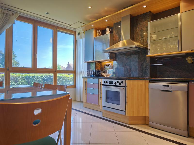 Foto 2456b82f-64f6-4abd-97d3-d293b693f268. Casa con riscaldamento parcheggio piscina in Avenida Madrid Logroño