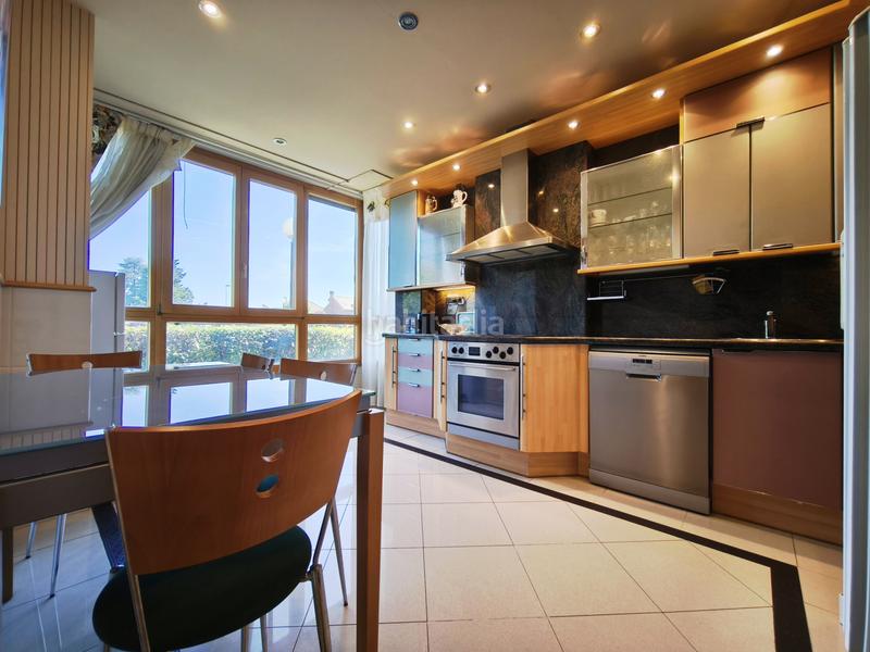 Foto 28e54e09-7414-4998-9378-11ec04d9cb69. Casa con riscaldamento parcheggio piscina in Avenida Madrid Logroño