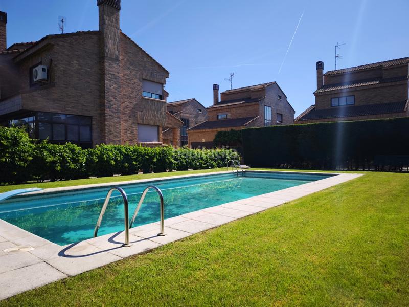 Foto a4d1a7ad-1a37-44bb-aef8-d17adb642056. Casa con riscaldamento parcheggio piscina in Avenida Madrid Logroño