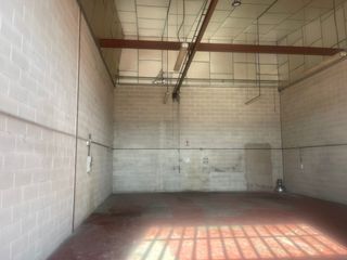 Affitto Capannone industriale in Gran Via. Presentamos una magnífica oportunidad, nave de 110m2 útiles, en
