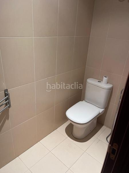 Foto 7ff51b21-53b9-4017-b252-dc4616a18c75. Alquiler oficina se ofrece en alquiler una excepcional y moderna oficina ubicada en la reconocida zona de cascajos, en el corazón . esta en Logroño