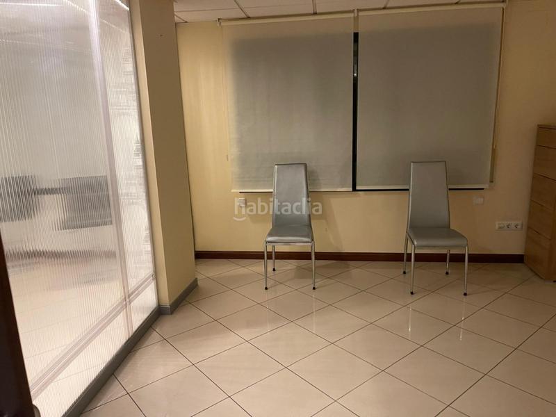 Foto 82a12cdc-e9d5-4e26-bde3-71a115947433. Alquiler oficina se ofrece en alquiler una excepcional y moderna oficina ubicada en la reconocida zona de cascajos, en el corazón . esta en Logroño