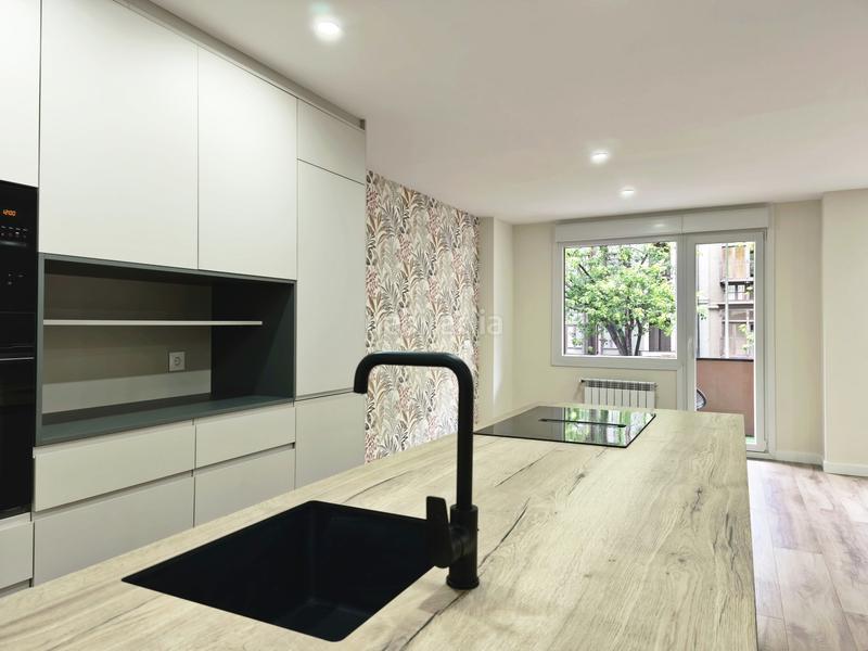 Foto e43ee033-7993-4b60-82b8-2f504d52124e. Piso  reformado de 3 habitaciones centro en Gran Via Logroño