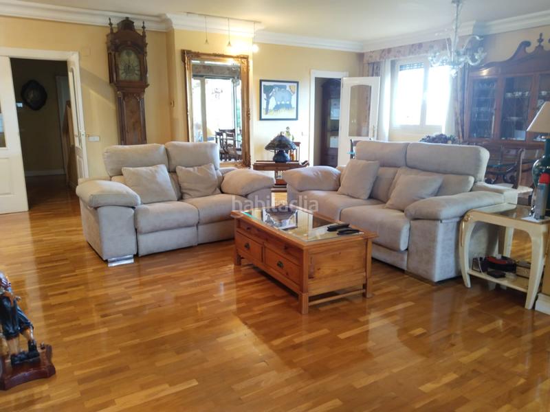 Foto 3d258062-eed1-4bb7-b448-7693bb99be4f. Casa amb calefacció aparcament piscina a Avenida Madrid Logroño