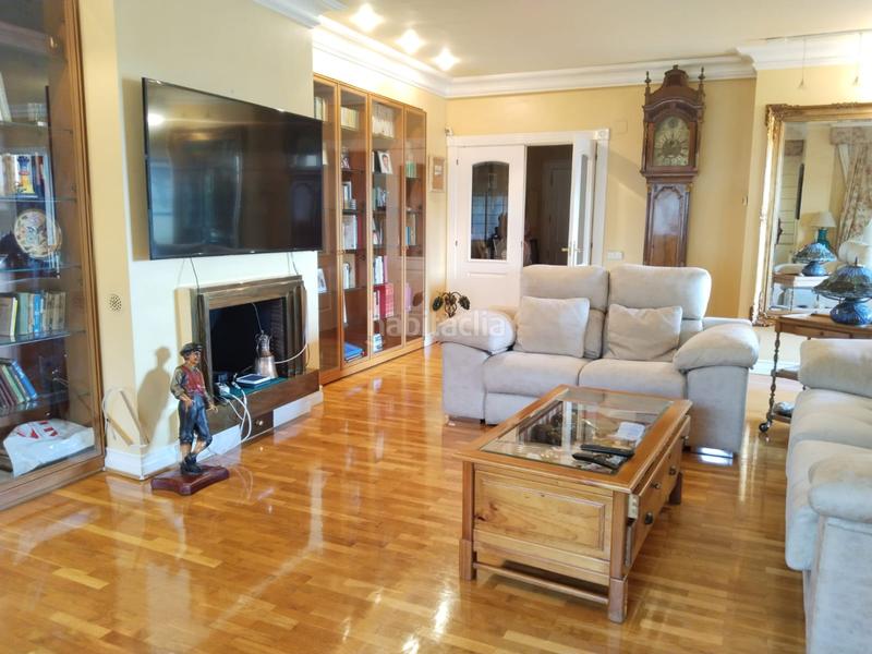 Foto 7d4b6677-972c-4574-af90-a8e35f339e44. Casa amb calefacció aparcament piscina a Avenida Madrid Logroño