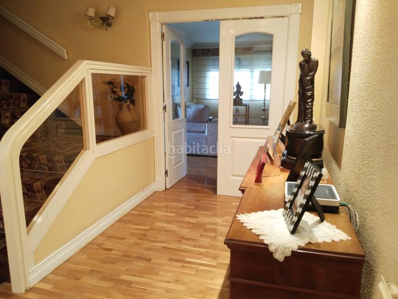 Foto 8a5851af-49a2-4ea2-8cea-96031006b2a2. Casa amb calefacció aparcament piscina a Avenida Madrid Logroño