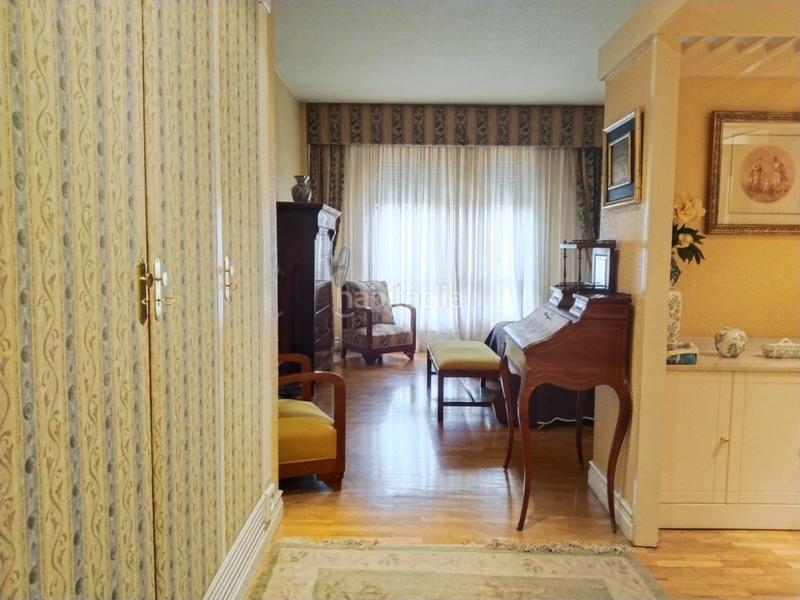 Foto e479cf9a-b44d-46f4-8794-b1a091b12530. Casa amb calefacció aparcament piscina a Avenida Madrid Logroño