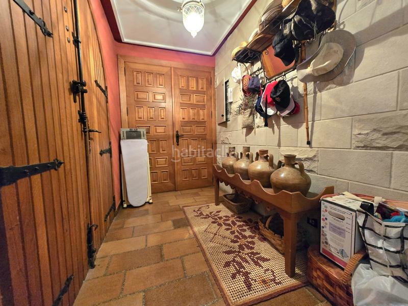 Foto 5ccda2ee-c19d-419d-9c37-65d9eba1e1d4. Casa se presenta una magnífica oportunidad para aquellos que buscan una vivienda espectacular en un entorno idílico. esta impresionante en Nalda