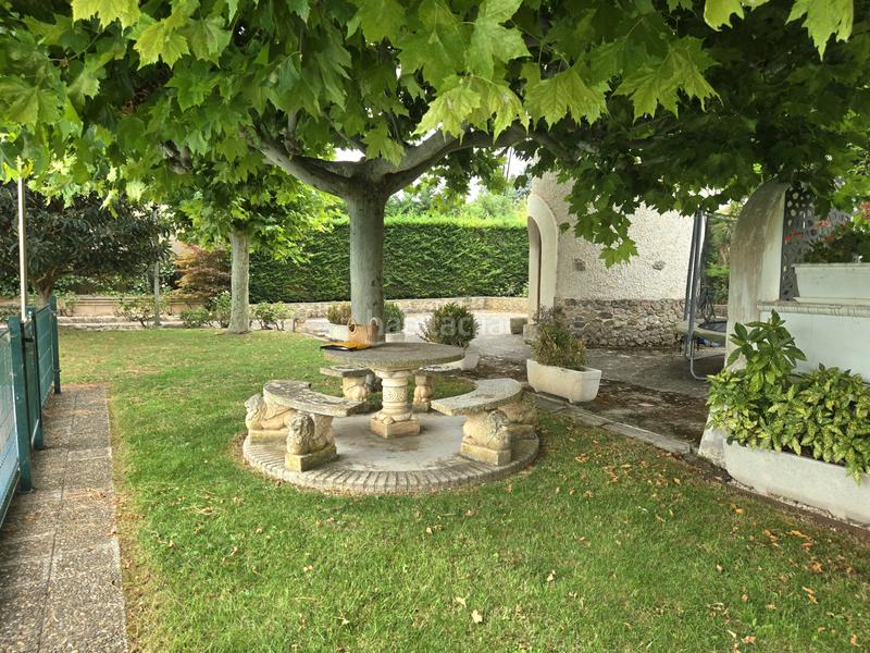 Foto 5d2bc52c-cb03-454e-8d13-cc47014fabe9. Casa se presenta una magnífica oportunidad para aquellos que buscan una vivienda espectacular en un entorno idílico. esta impresionante en Nalda