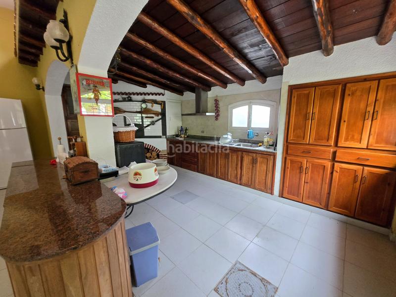 Foto 9990192c-acc3-4237-926d-91fcbea7a010. Casa se presenta una magnífica oportunidad para aquellos que buscan una vivienda espectacular en un entorno idílico. esta impresionante en Nalda