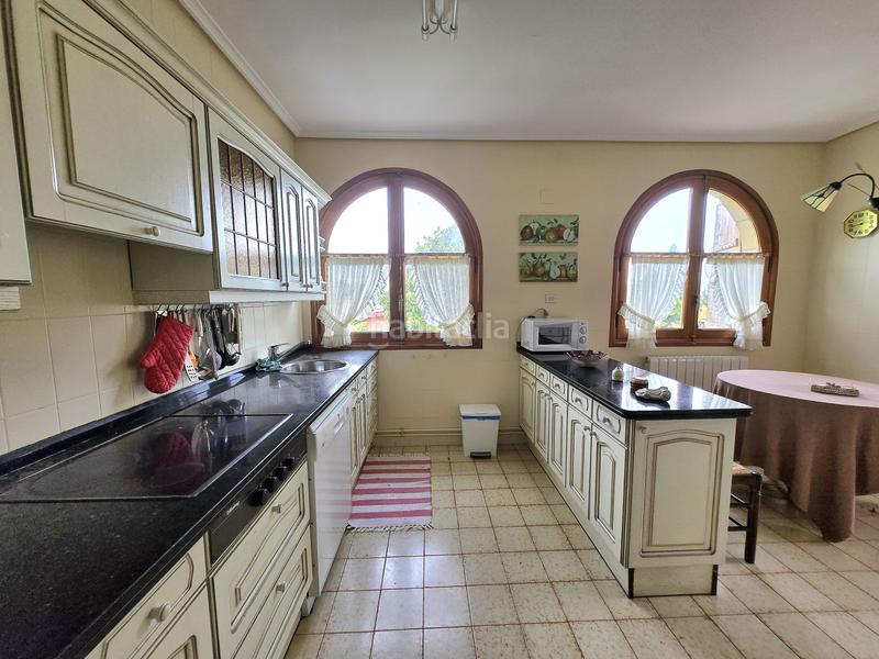 Foto e6283f6a-46b0-43cc-8247-82148d0065ed. Casa se presenta una magnífica oportunidad para aquellos que buscan una vivienda espectacular en un entorno idílico. esta impresionante en Nalda