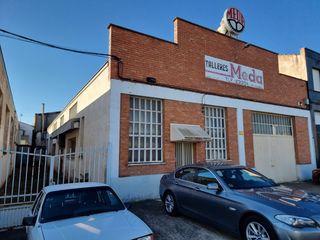 Lloguer Nau industrial a La Portalada - Varea. Oportunidad única espaciosa nave industrial en alquiler en logro