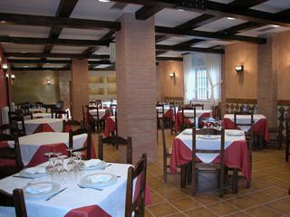 Local commercial à Galilea. Restaurante en galilea  plaza de garaje