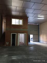 Bâtiment à usage industriel à Oyón / Oion. En el dinámico entorno de oyónoion, se presenta una oportunidad