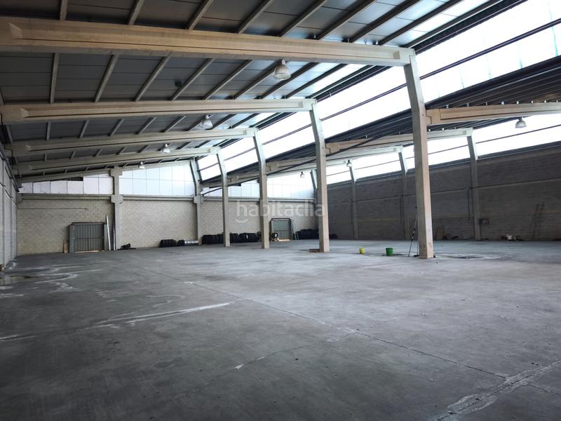 Foto 17bbef50-eeac-43ca-9cb5-392b9f3977fd. Bâtiment à usage industriel dans Arrúbal