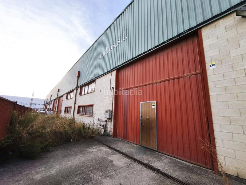 Foto 8c2f1587-e13a-4704-b91d-3513fcc49026. Bâtiment à usage industriel dans Arrúbal