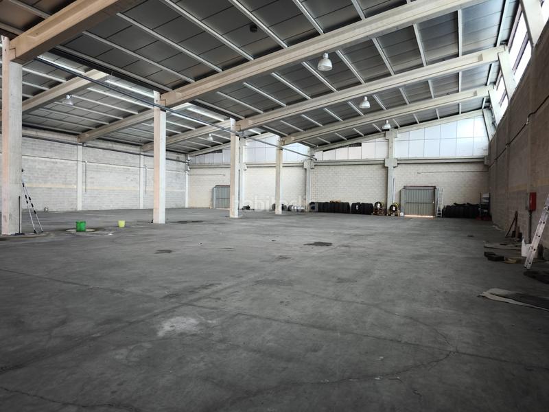 Foto db8ec99b-65ec-4557-841f-896fff9d285f. Bâtiment à usage industriel dans Arrúbal