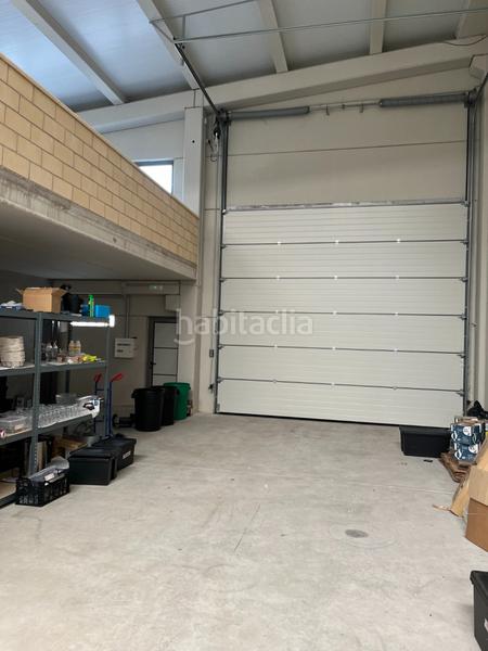 Foto ebb44333-f0d9-4d5d-b56e-d8d5106ebc43. Alquiler nave industrial ofrecemos, en alquiler, una impresionante nave industrial ubicada en el corazón , ideal para aquellos que buscan expand en Alberite