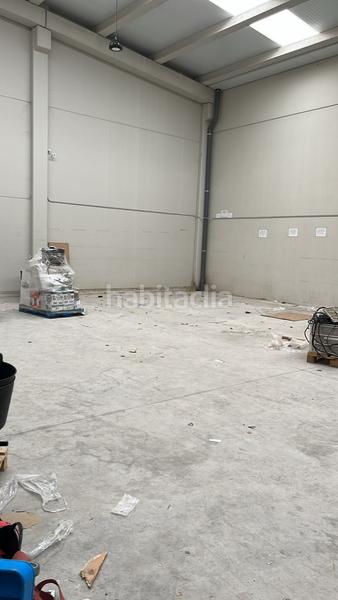 Foto ee1a7238-2db2-46d4-a536-aad8f74cf1df. Lloguer nau industrial a Alberite