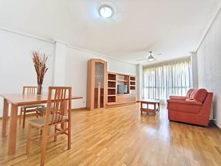 Etagenwohnung in San Millán - Ayuntamiento. Piso de 3 habitaciones en venta en zona ayuntamiento.