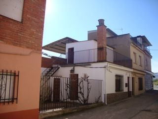 Business premise  Alberite - carretera cclavijo. Merendero con bodega y jardin privado en alberite