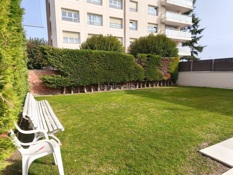 Foto 0441c006-1204-4101-a03a-24f8bdc8e6d6. Casa amb calefacció aparcament piscina a Avenida Madrid Logroño