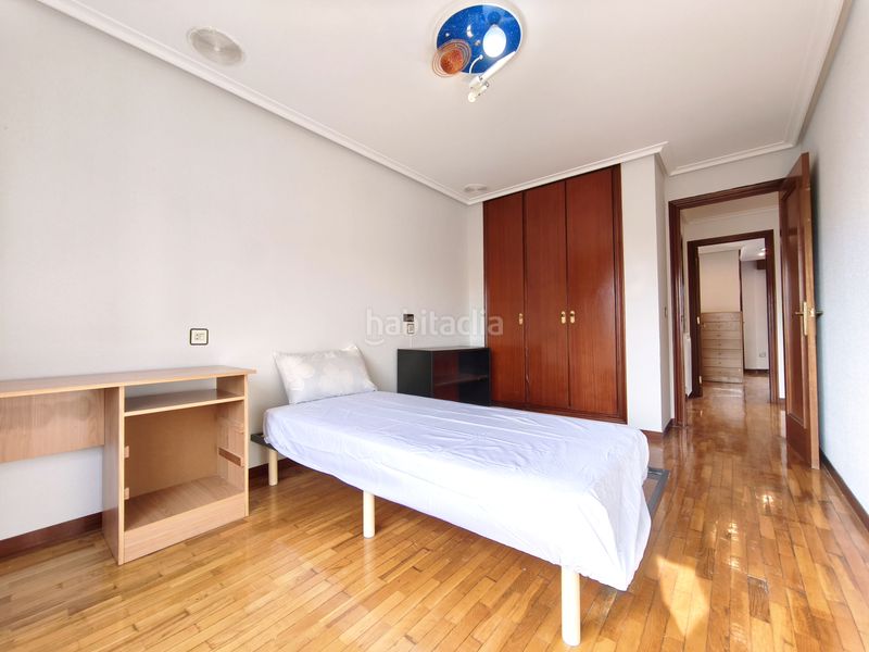 Foto 2057b025-be52-4479-bac2-577231cf50bd. Casa amb calefacció aparcament piscina a Avenida Madrid Logroño