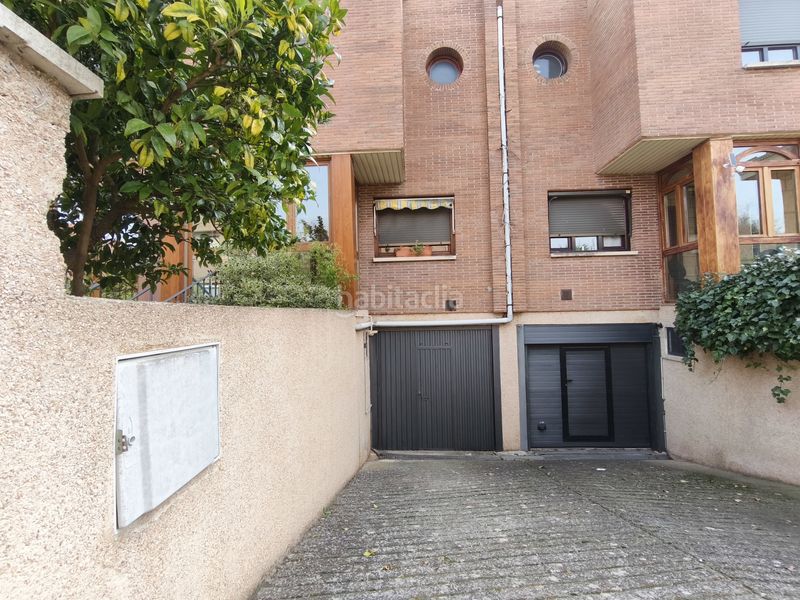 Foto 576d5b63-8b86-4ecc-acd8-b0dd6beea48f. Casa amb calefacció aparcament piscina a Avenida Madrid Logroño