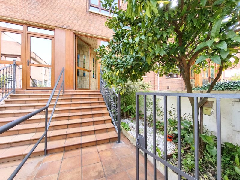 Foto 939fb272-32b1-479d-944e-05f025ebfcf7. Casa amb calefacció aparcament piscina a Avenida Madrid Logroño