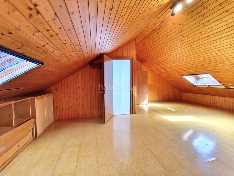 Foto a84fb69d-d13b-459c-b4b6-97d9e97478f1. Casa amb calefacció aparcament piscina a Avenida Madrid Logroño
