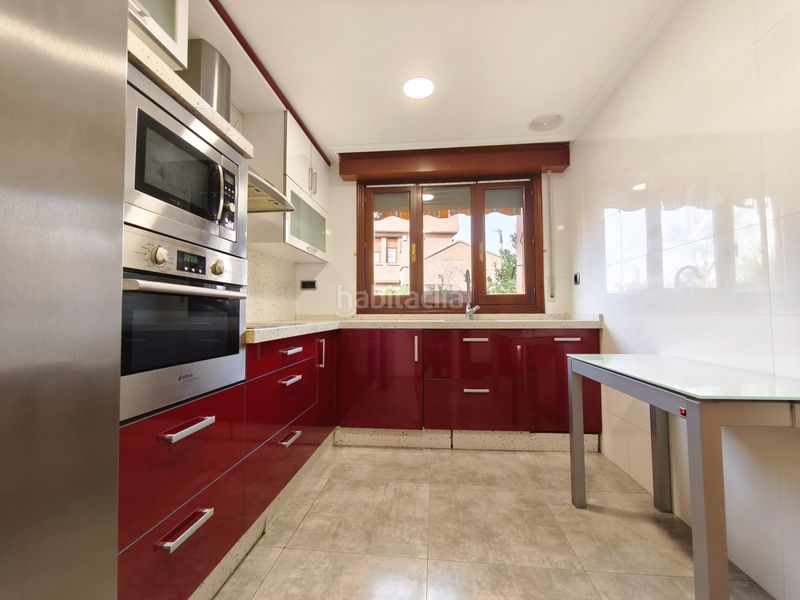 Foto ad0c3217-2351-498d-899c-59a42503b1fd. Casa amb calefacció aparcament piscina a Avenida Madrid Logroño