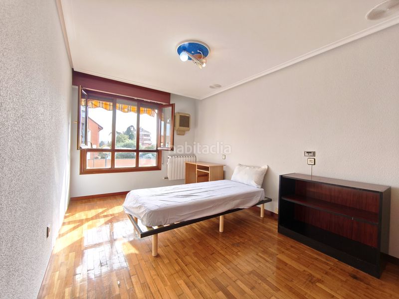 Foto b1991a36-6367-416f-a917-85a1b1693949. Casa amb calefacció aparcament piscina a Avenida Madrid Logroño