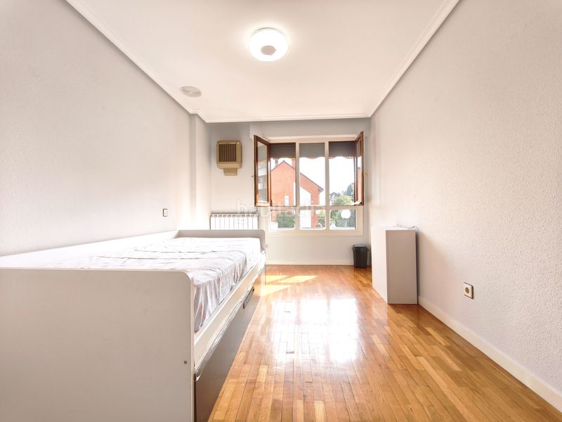 Foto fb3b6a95-5d46-4f79-8051-436baab19b27. Casa amb calefacció aparcament piscina a Avenida Madrid Logroño