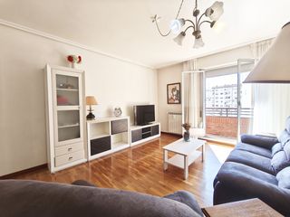 Appartamento in San Millán - Ayuntamiento. Piso de 3 habitaciones con terraza, garaje y trastero